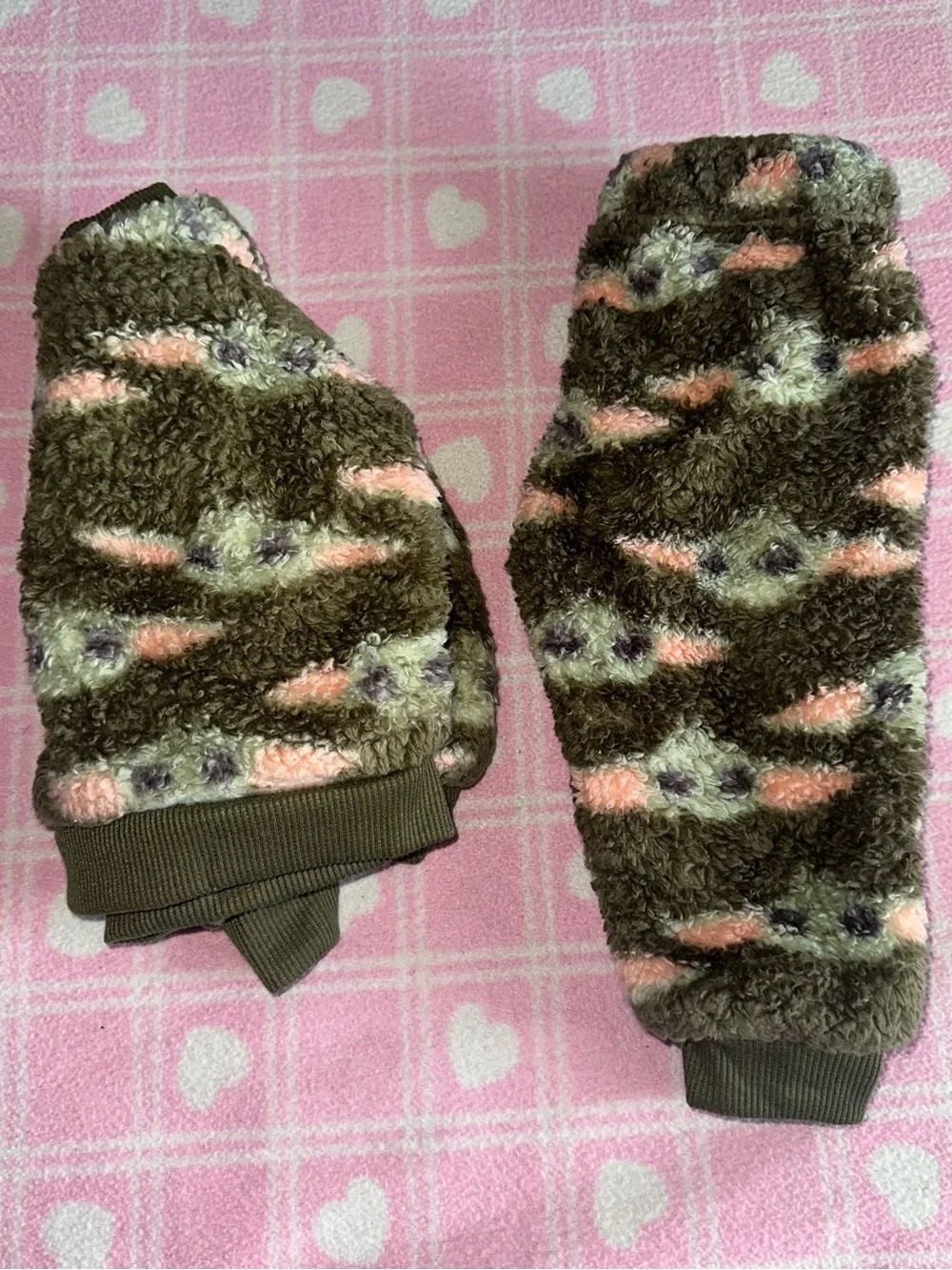 Star Wars Plush Pullover in Olive, Pink & Cream